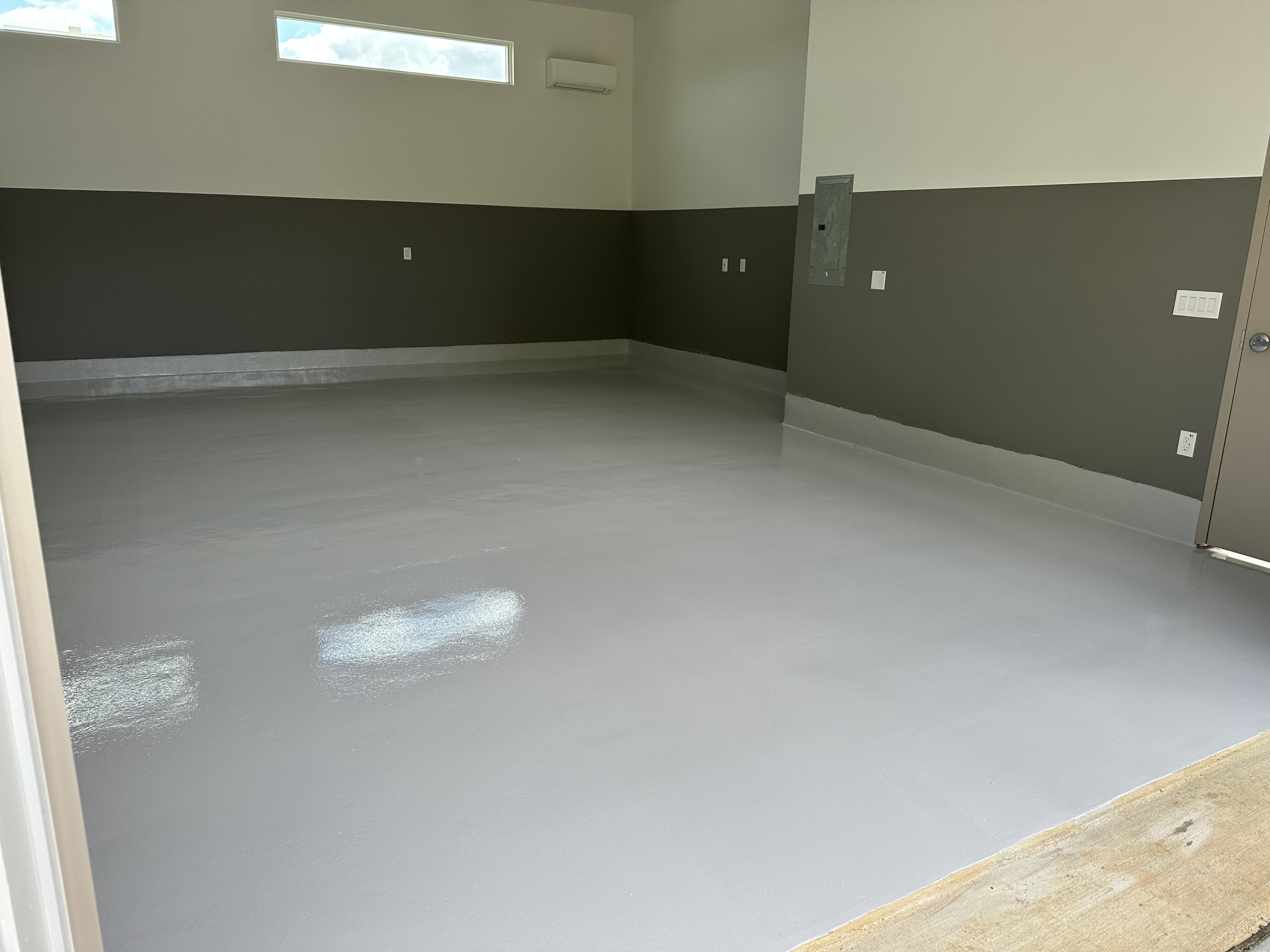 Solid color polyaspartic garage floor coating installed in Vienna VA by Mod Garage of Nova